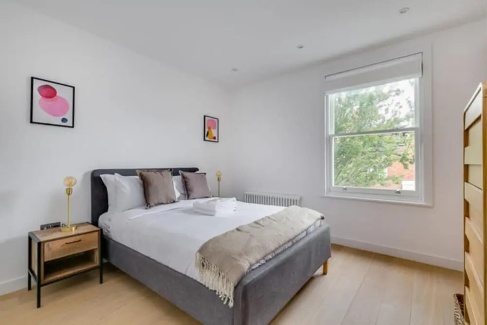 The Imperial Wharf Retreat - Modern 3BDR in Fulham with Rooftop Terrace