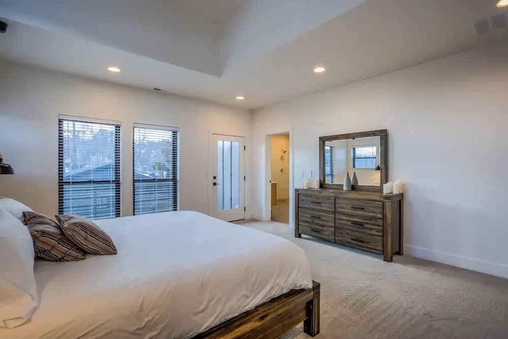6bd3.5ba?downtown Modern Luxury W/hot Tub?