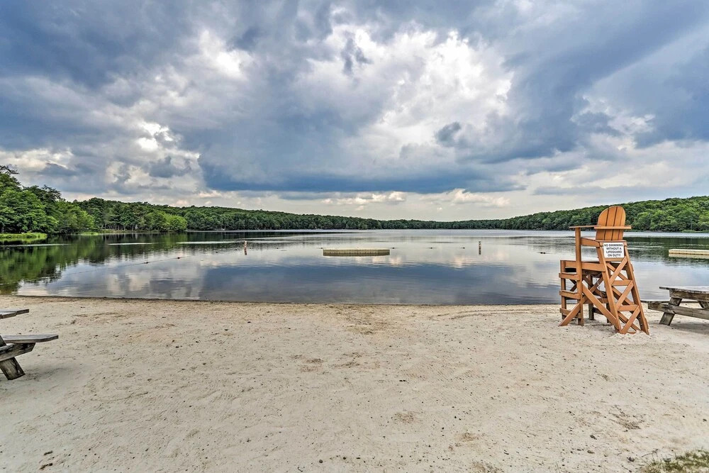 Hot Tub & Fire Pit! Gem in Big Bass Lake Community