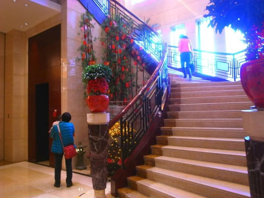 Yixing Hotel