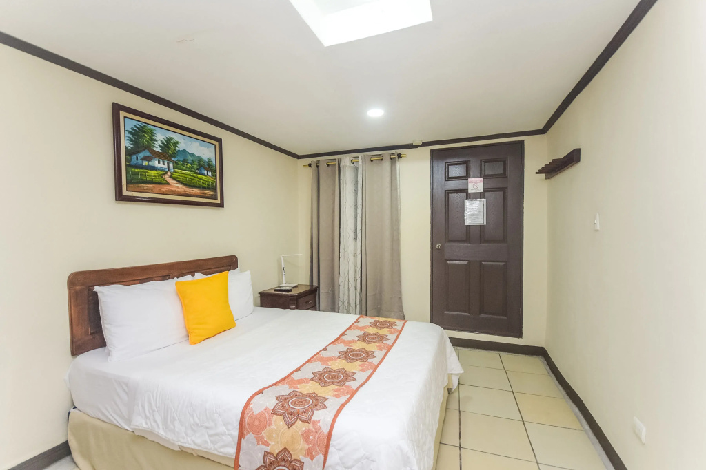 Berlor Airport Inn
