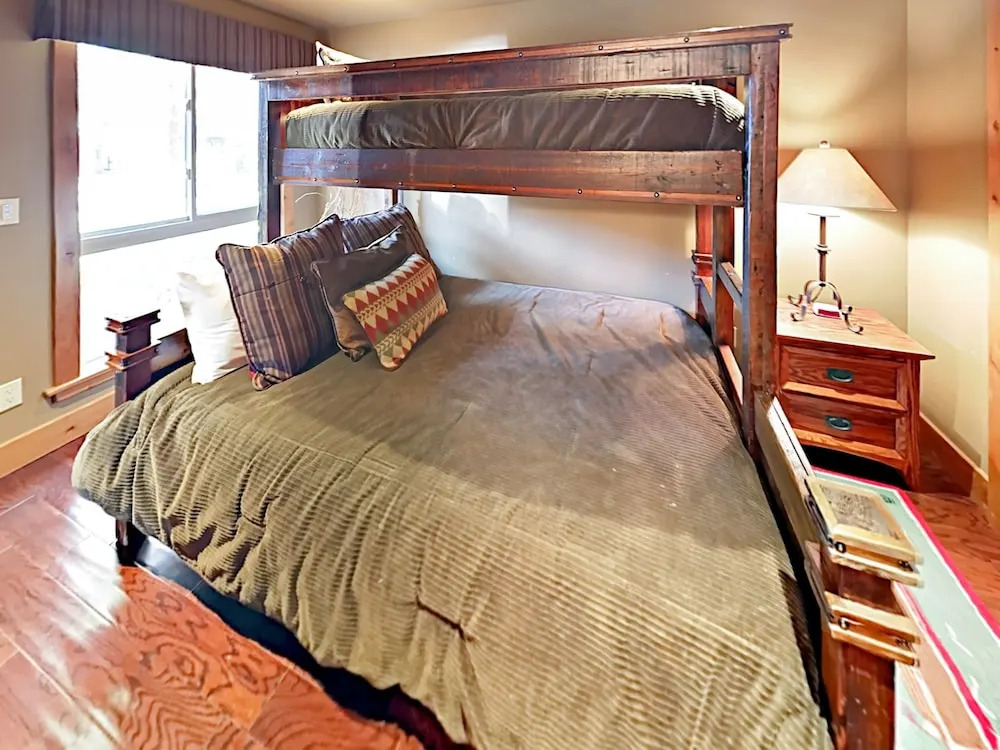 Lakefront 4BR Kings Beach Condo by RedAwning