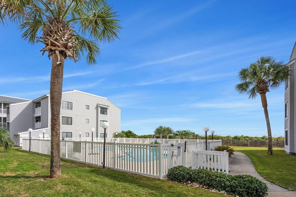 Sea Cloisters II Ocean Front Beach Retreat-101e