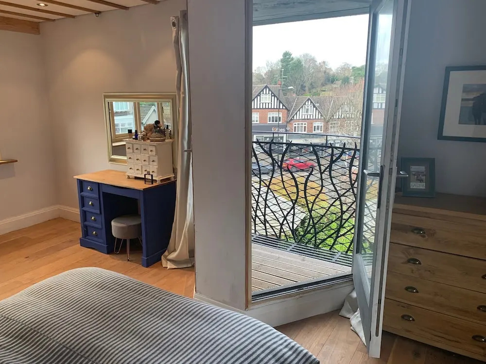 Spacious 3 Bedroom Home in Stoke Bishop