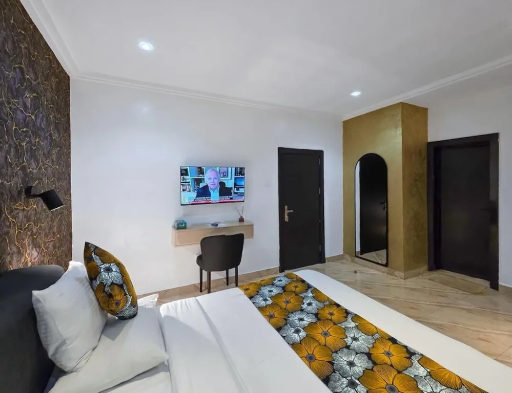 Noble Lite Suites