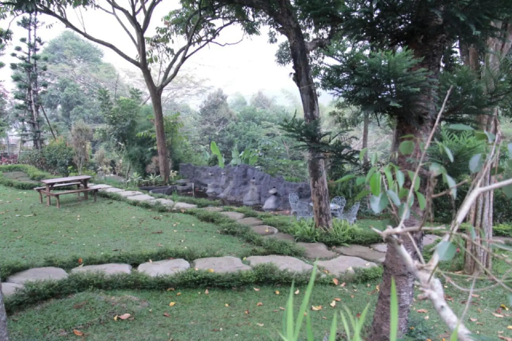 Hotel Container Inn Puncak Mitra RedDoorz