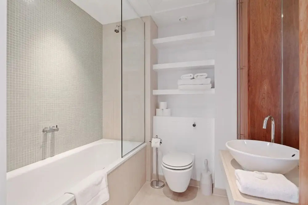 Lovely 1bed W/balcony on the River Thames