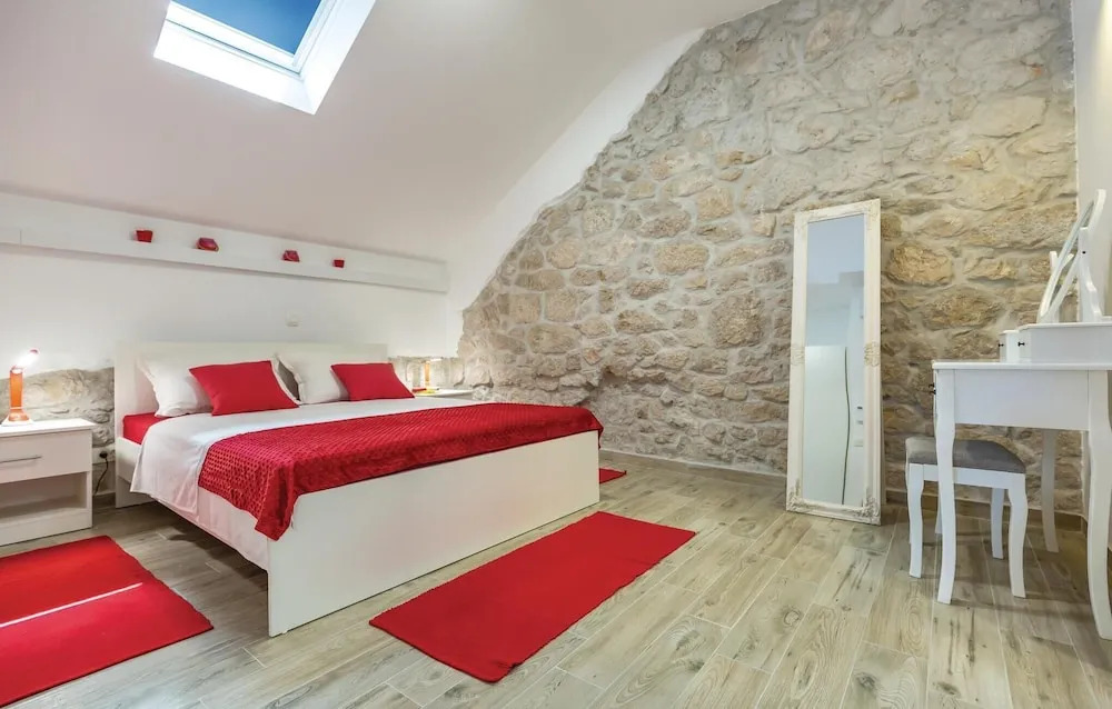 Awesome Home In Ploce With Jacuzzi