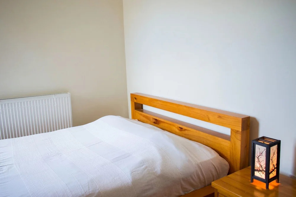 Bright and Spacious Home by Leith Walk