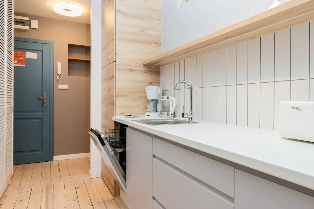 Kraszewskiego Apartment by Renters