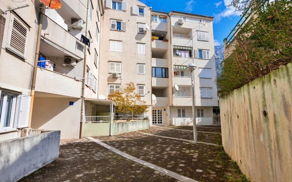 Beautiful Apartment in Makarska With Wifi and 2 Bedrooms