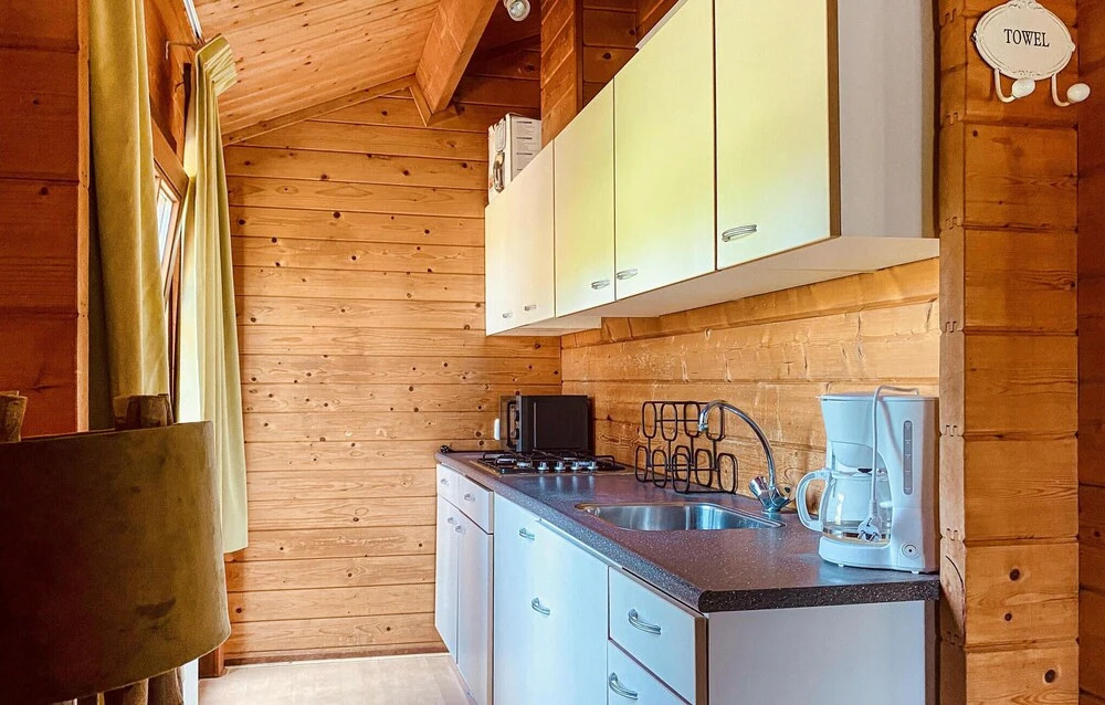 Beautiful Caravan in Rheezerveen With 1 Bedrooms