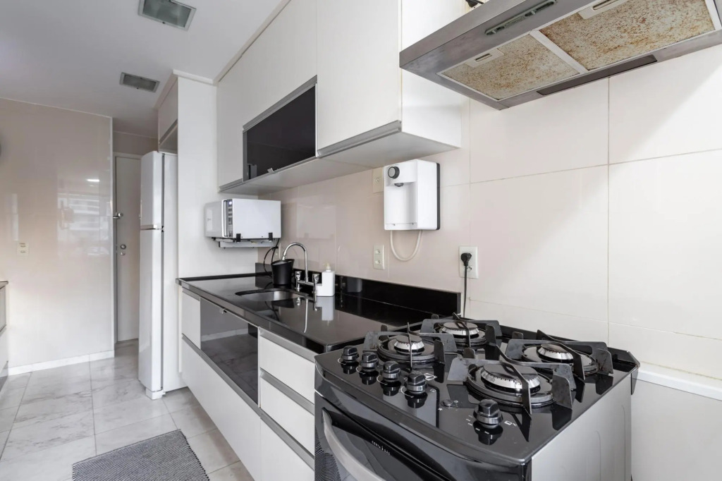 Pineapples FLAMB903 | Barra da Tijuca sleeps 6