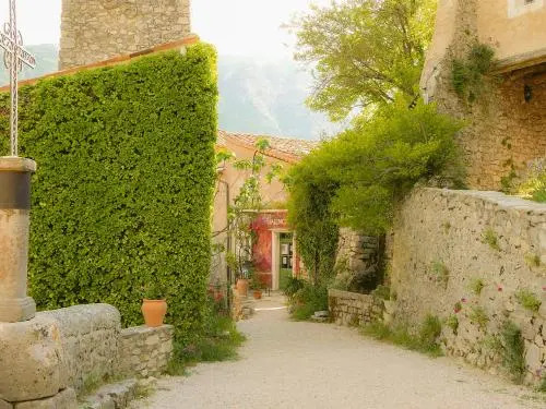 Le Domaine du Chateau Des Gipieres by Ateya Vacances
