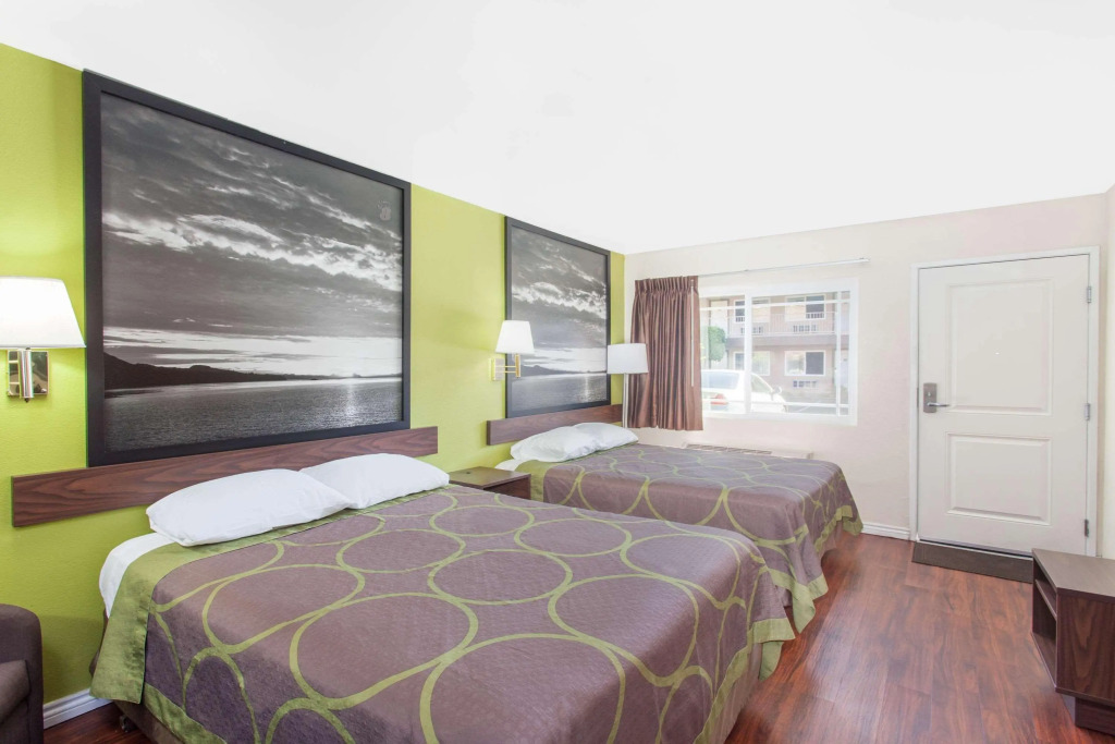 Super 8 by Wyndham Los Angeles/Alhambra