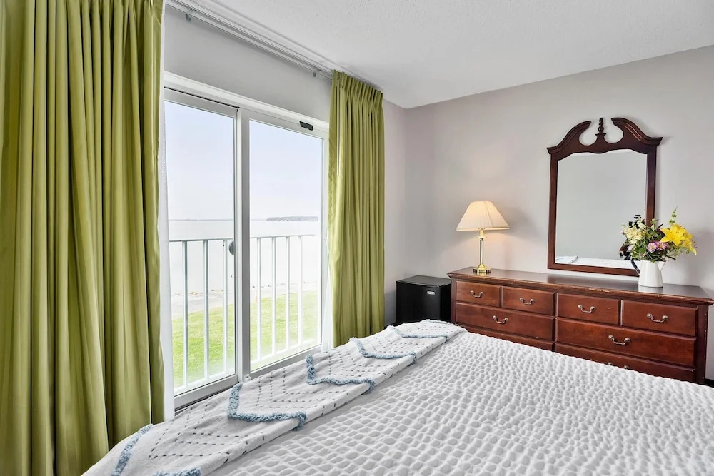 Second Floor East Standard Suite