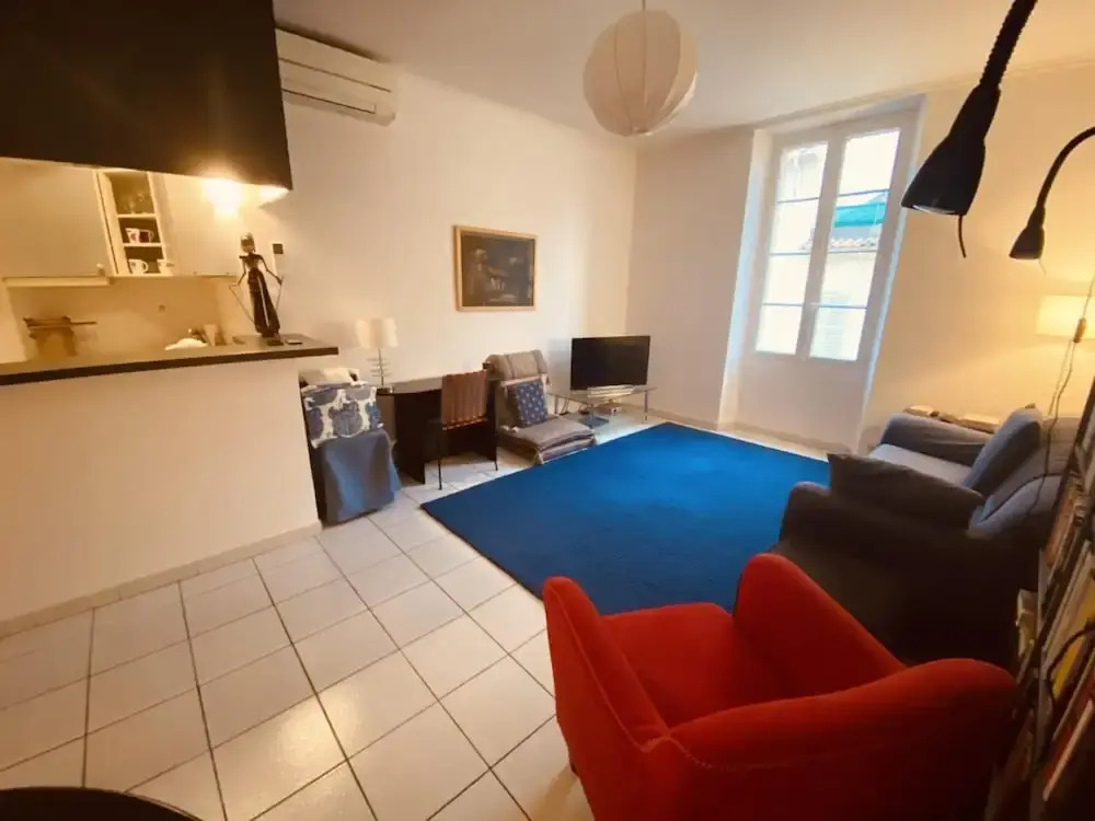 2 Bedroom Apartment in the Heart of Cannes air Conditioning Easy Walk to the Palais des Festivals - 2015
