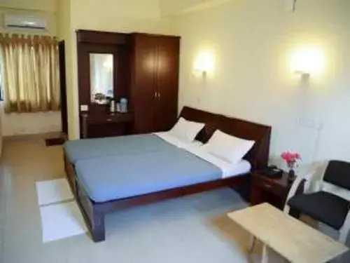 Manakkil Tourist Home