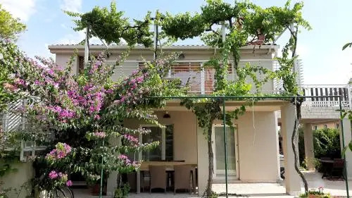 Haus Mirela