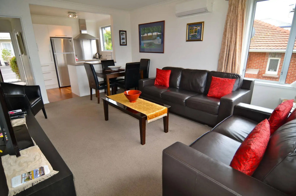 Roslyn Apartments
