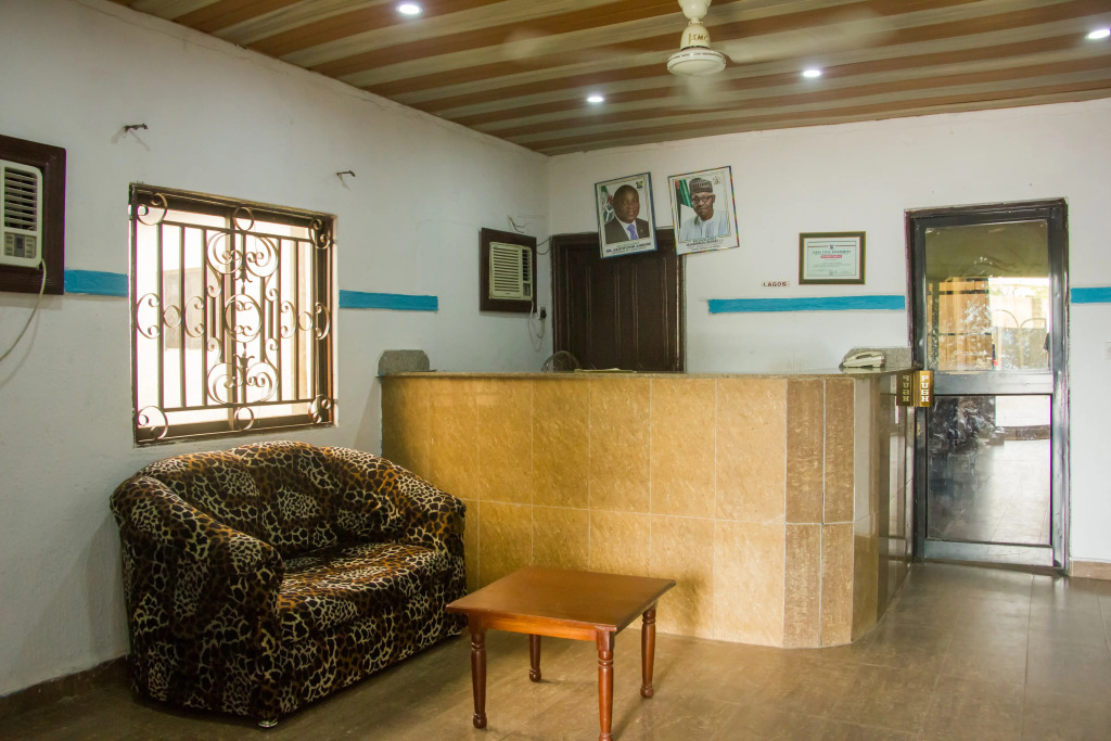 Creme Suites & Hotel