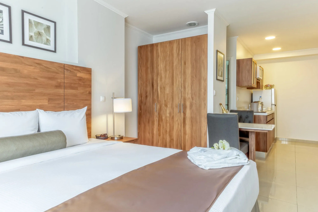 Majestic City Suites & Beach Hotel