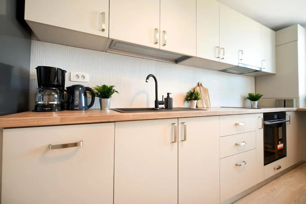 SUGAR RUSH - Modern 1BR Apt with Balcony