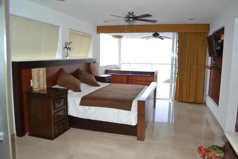 Spectacular Penthouse Oceanview 1bdr | Outdoor Pool, Prme Location 1 Bedroom Apts