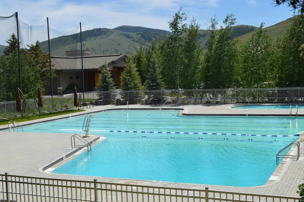 Summit 2807 - 3 Br Condo