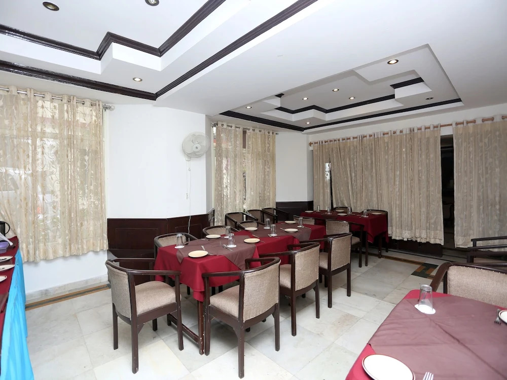 OYO 8637 Shivam Hotel