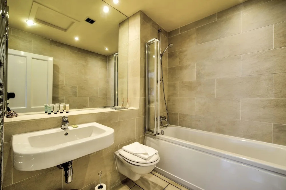 Bright Georgian 1BR Flat in West End