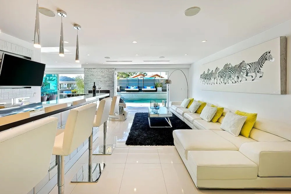 Hollywood Estate With Stunning Views