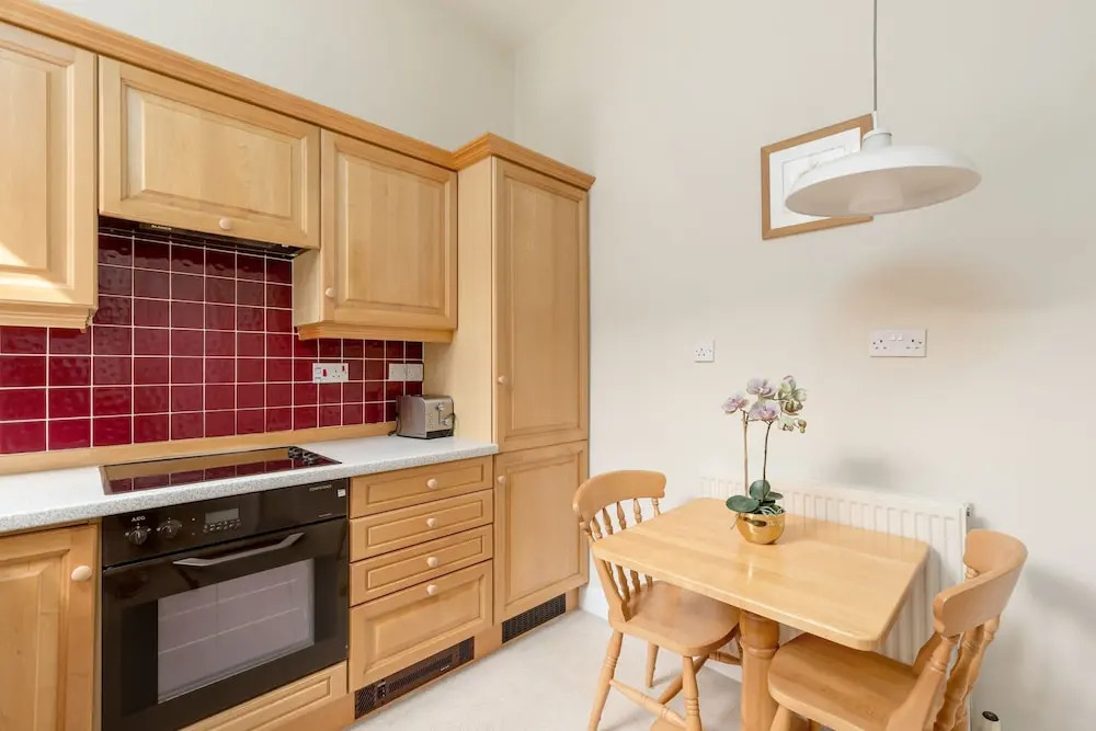 Light and Spacious 2 Bedroom Flat in Heart of Edinburgh