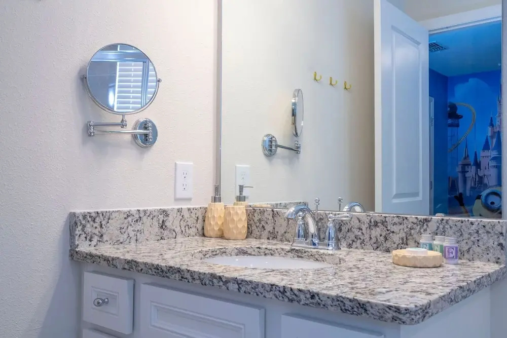 Daniel's Townhome Getaway At Windsor Island Resort 5 Bedroom Townhouse by Redawning