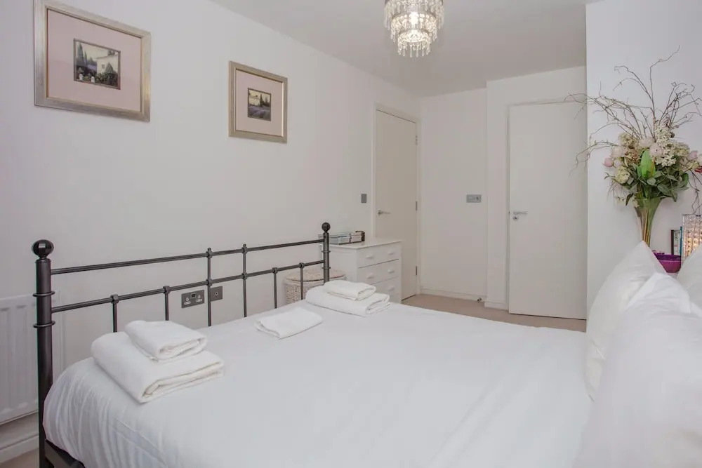 Beautiful Spacious Apartment with Private Balcony