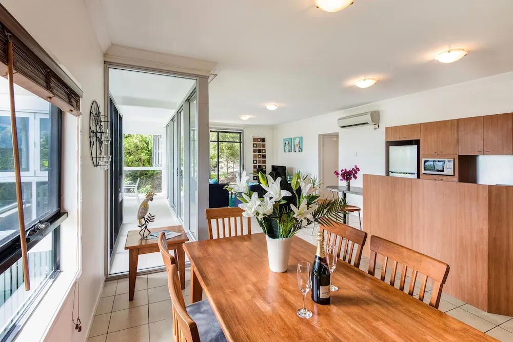 Oasis 1 Hamilton Island 2 Bedroom Apartment In Central Location With Golf Buggy