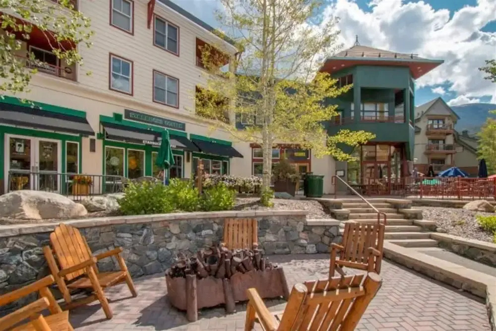 2 Bedroom Colorado Vacation Rental Situated In River Run Village Steps From The Summit Express Gondola