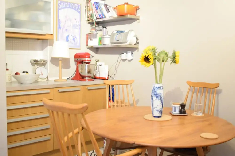 Spacious 1 Bedroom Victorian Apartment