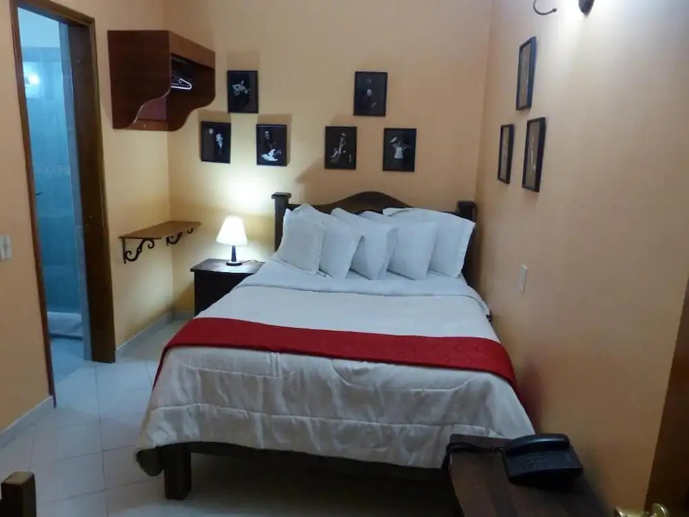 casa quinta hotel la candelaria sas
