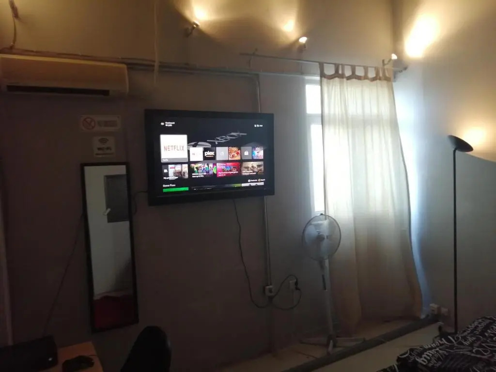 PORT very near fast Wi-Fi Netflix ROOM2