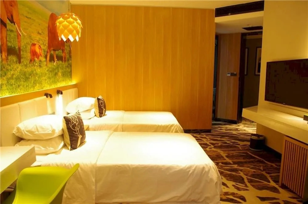 Wonderland Hotel