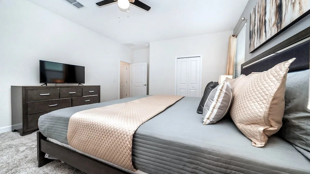 Spacious Luxury Home Near Disney & Universal