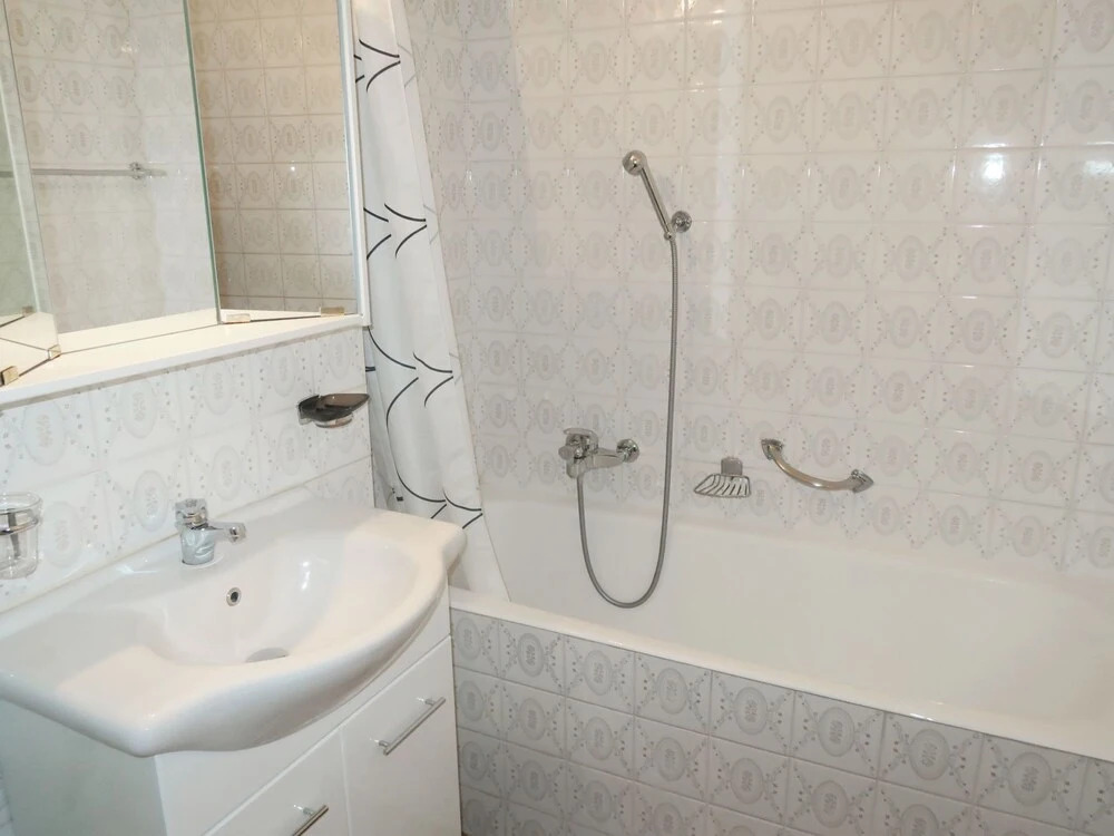 Apartment Valaisia 44b by Interhome