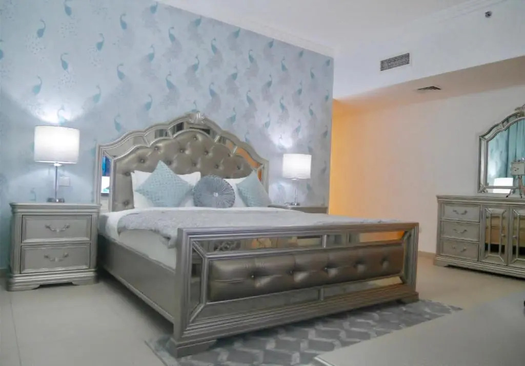 Stunning 4BR-Oceanfront-Apartment