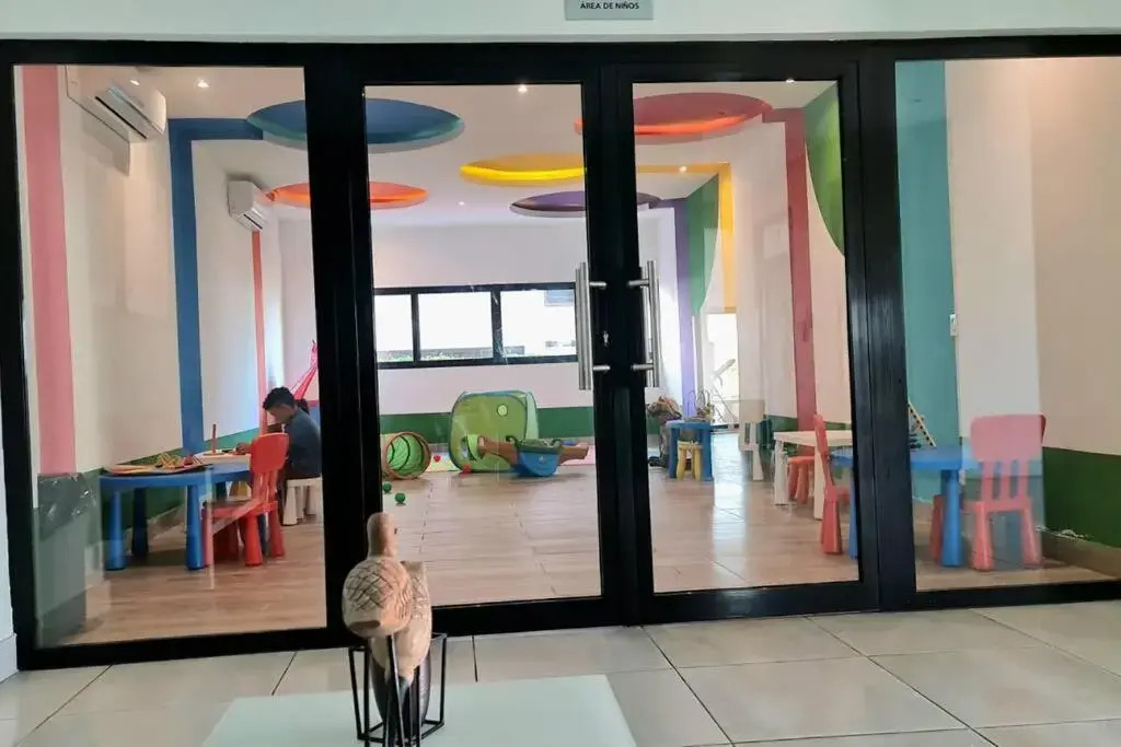 Lujoso apartamento, vista al mar, 2 hab.