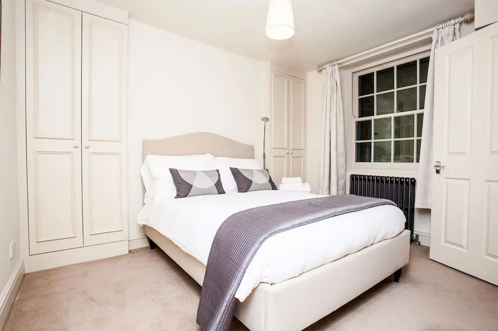 Bright &Spacious Central 1 Bed Basement Flat