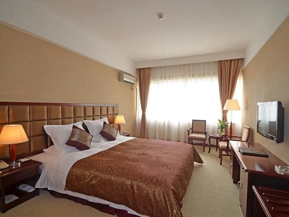 Hongqiao Holiday Hotel