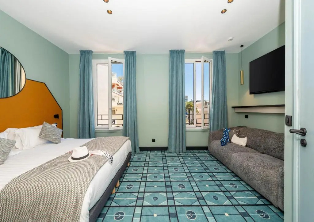 Apartment in Juan-les-pins Near Sandy Beaches