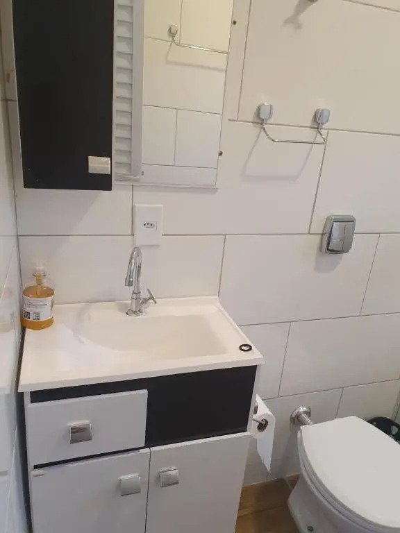 Casa com 2 dormitórios entre Praia do Rosa e Barra de Ibiraquera