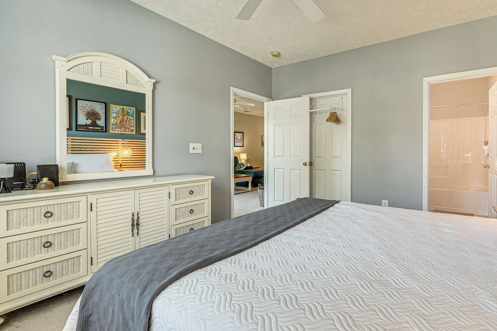 Sunny Coastal Condo ~ 1 Mi to N Myrtle Beach!